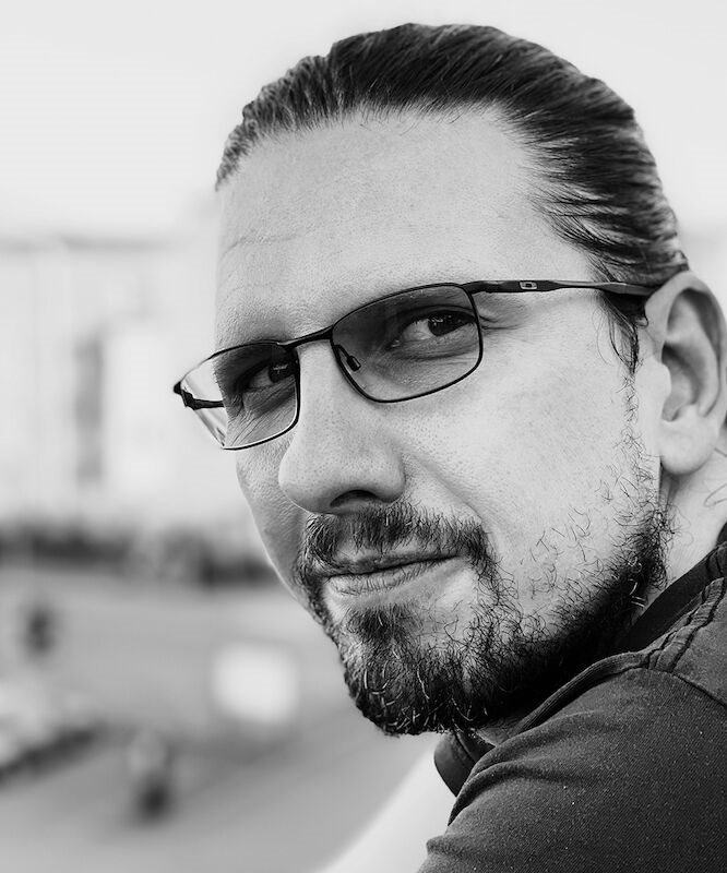 Adam Palmquist Författare