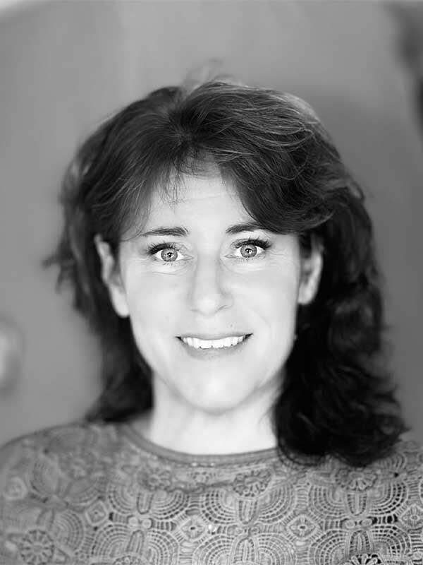 Astrid Hyllsjö Författare