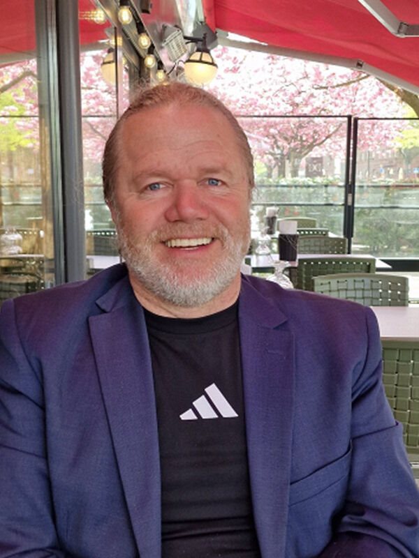 Hugo Eliasson Författare