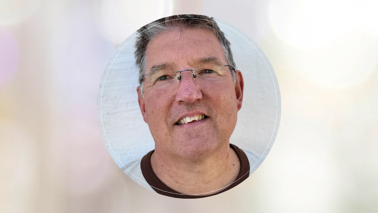 Bild på författaren Anders Lindmark i en cirkel.