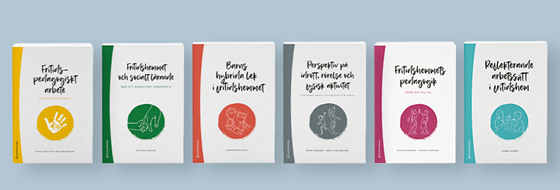 Mockups av böckerna Fritidspedagogiskt arbete, Fritidshemmet och socialt lärande, Barns hybrida lek i fritidshemmet, Perspektiv på idrott, rörelse och fysisk aktivitet, Fritidshemmets pedagogik - från då till nu och Reflekterande arbetssätt i fritidshem