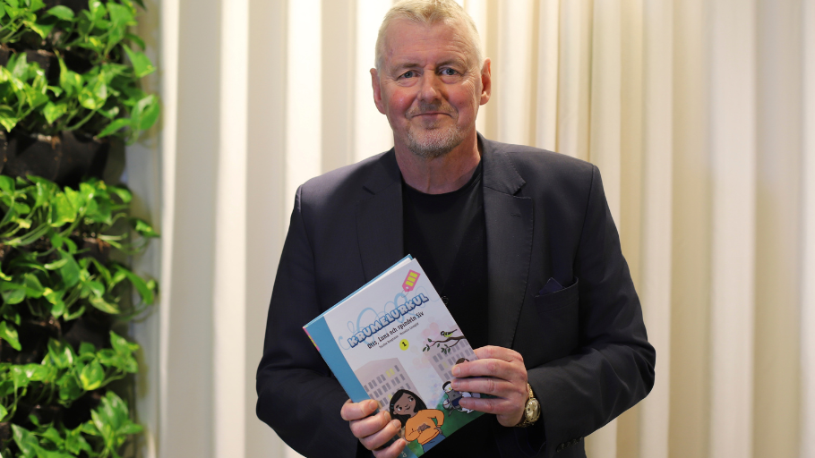 I Krumelurkul F-3 möter eleverna den prisbelönte författaren Torsten Bengtssons välskrivna texter.