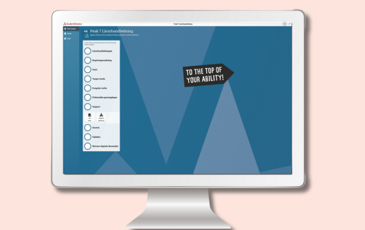 En bild som visar Peaks lärarpaket, vilket består av en tryckt lärarhandledning och en digital resurs.