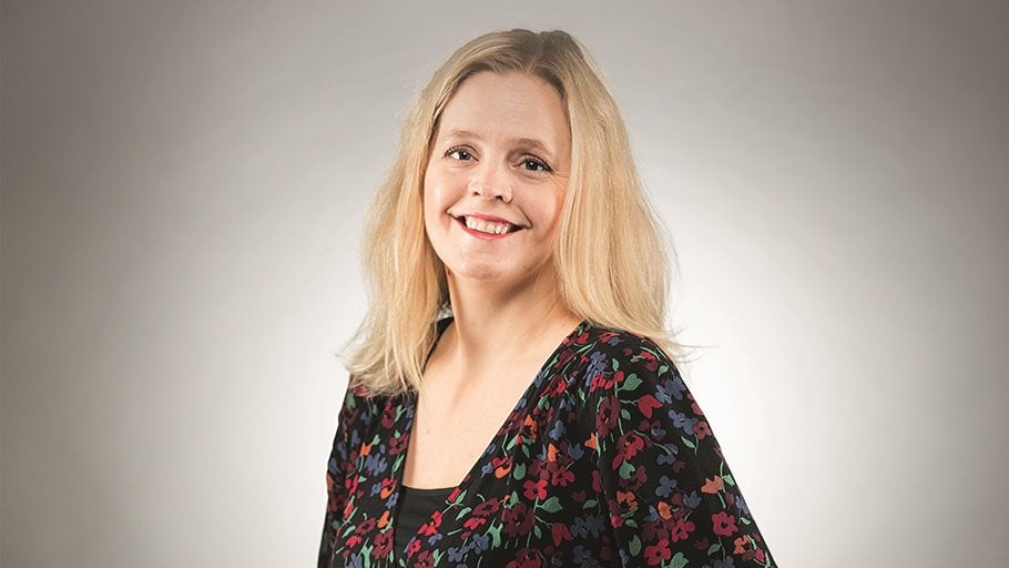 Porträttbild av Sara Eldén