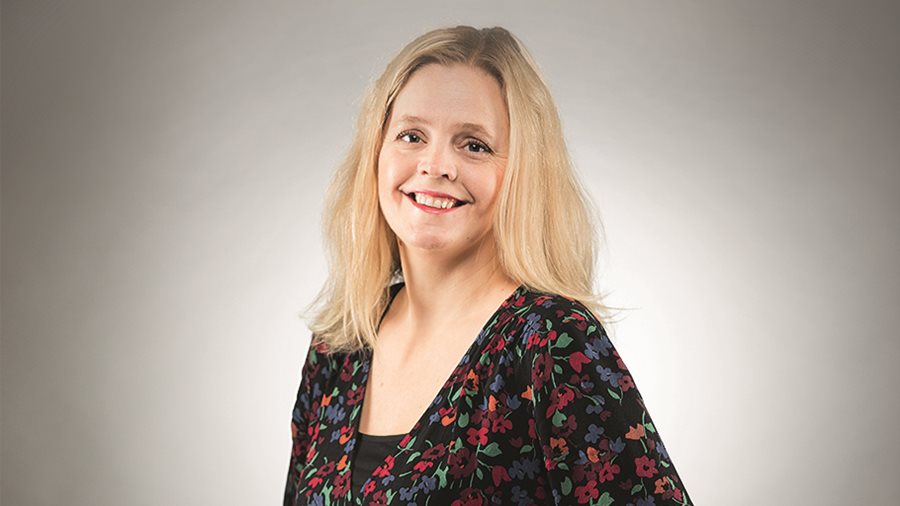 Porträttbild av Sara Eldén